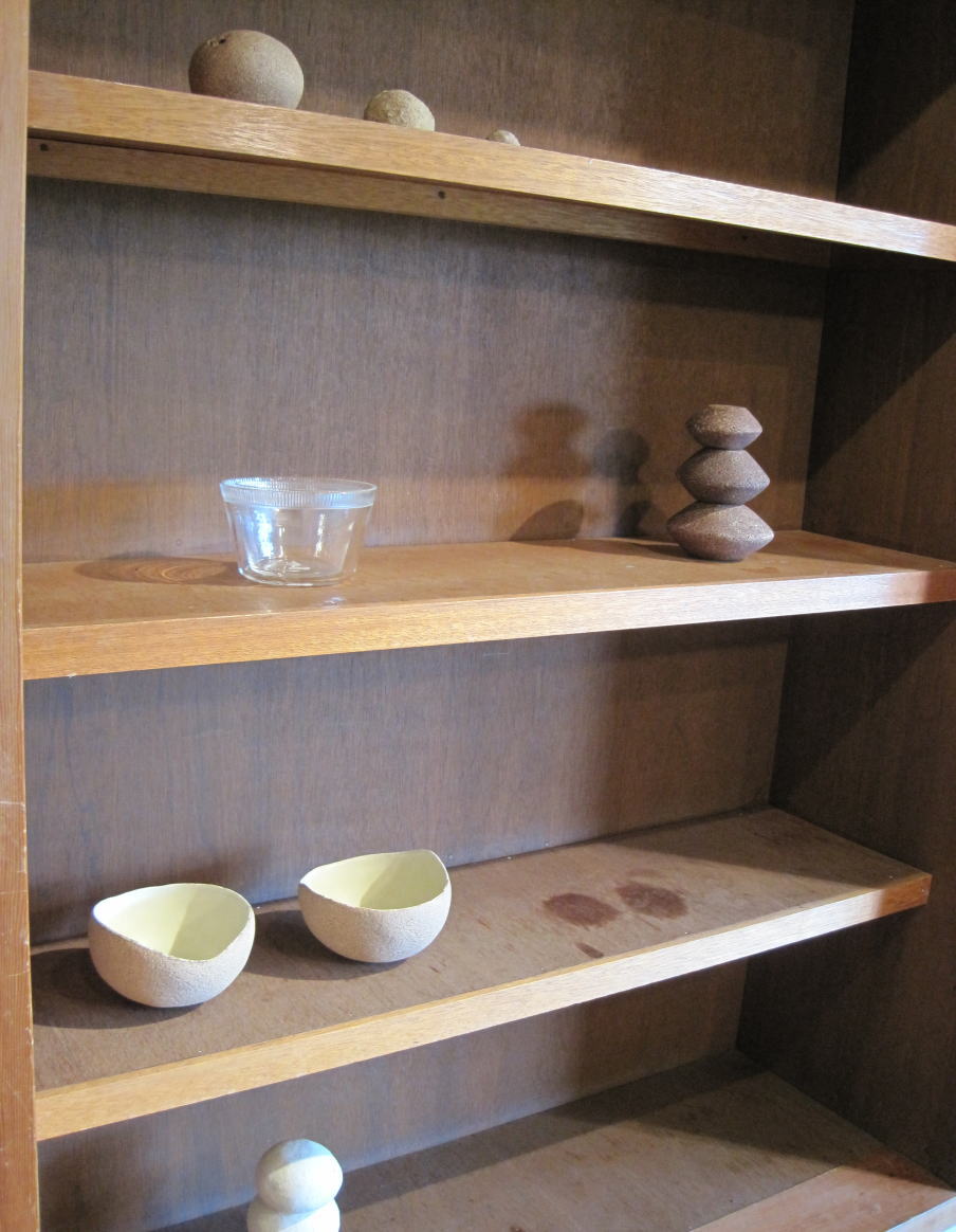 ご主人の石井直人さんの器たちは、どれも物を入れた時に美しく、ほいあん堂さんのたまおきともこさんがカフェに使って大絶賛。